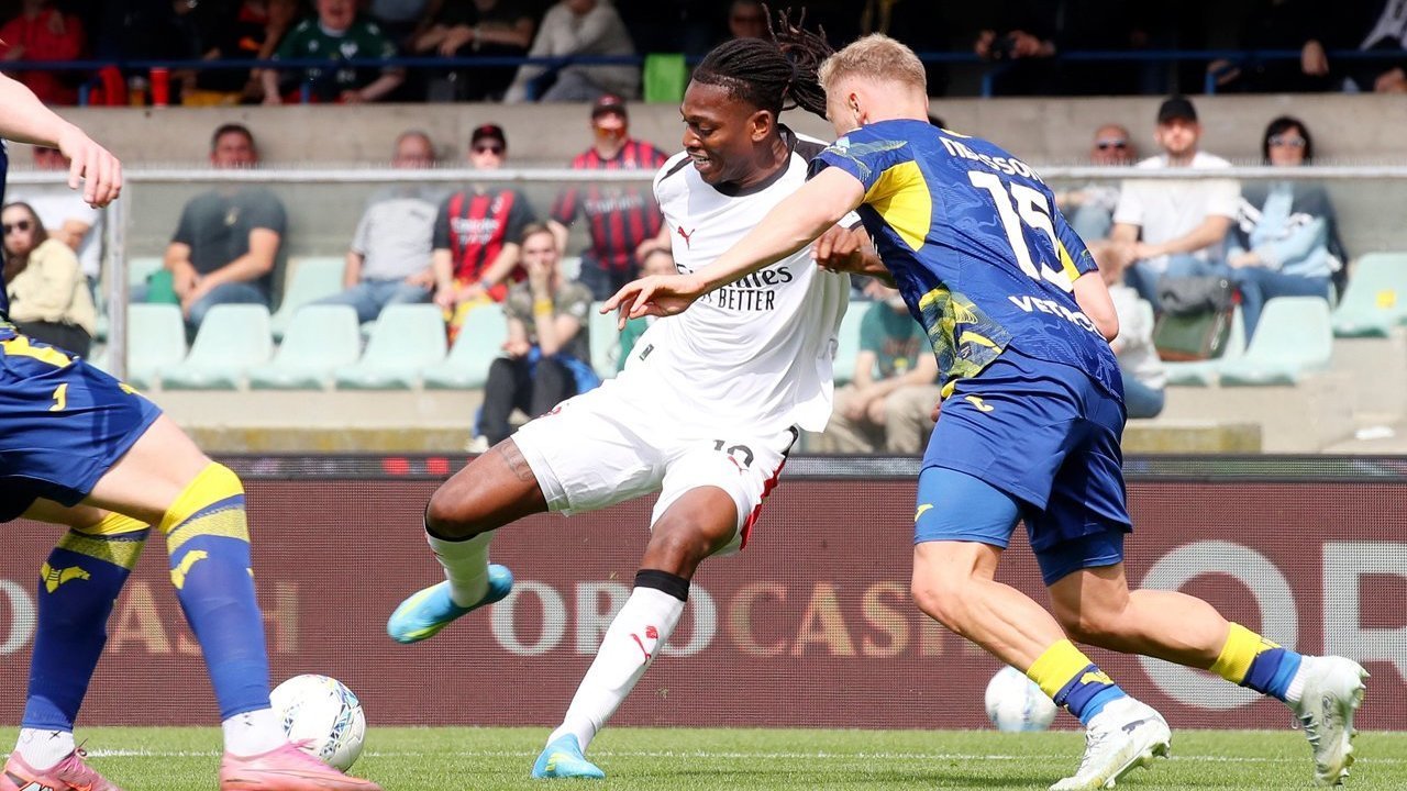 Milan Sikat Verona, Allegri Akui tak Puas Dengan Kinerja Lini Serang, Tapi Leao Tetap Disayang