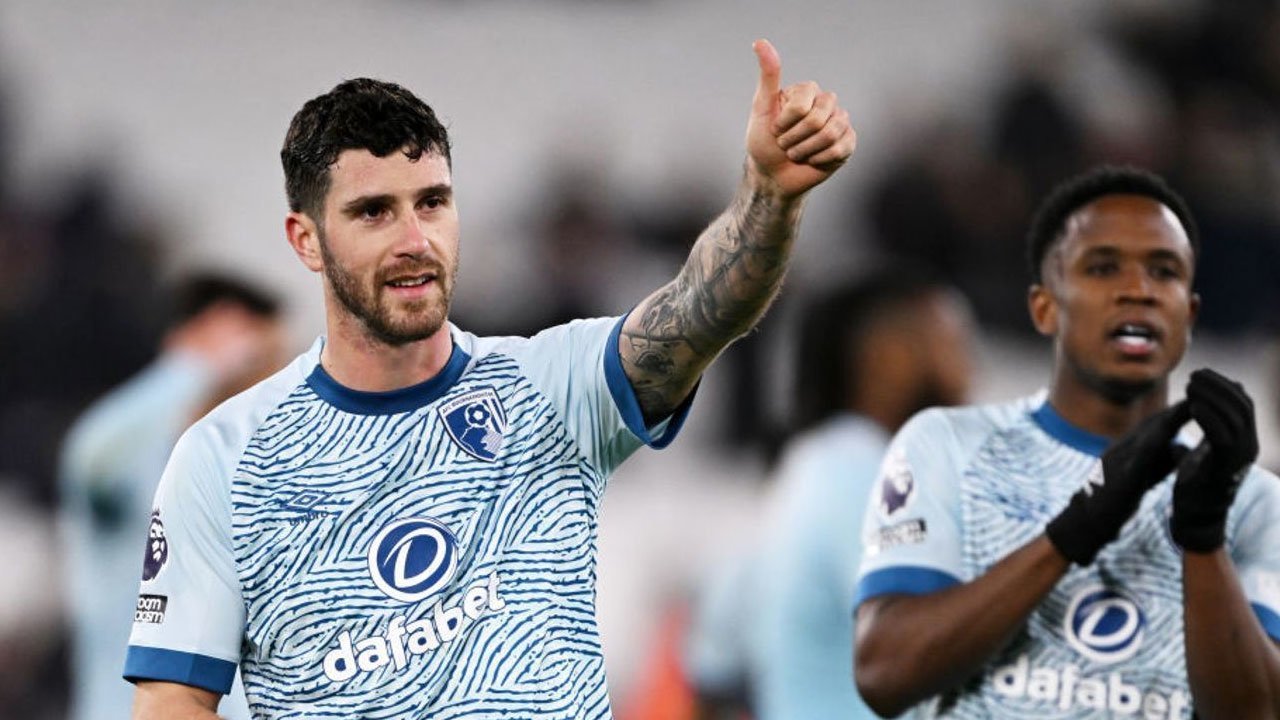 Perkokoh Tembok Pertahanan, Manchester United Incar Bintang Bournemouth Ini