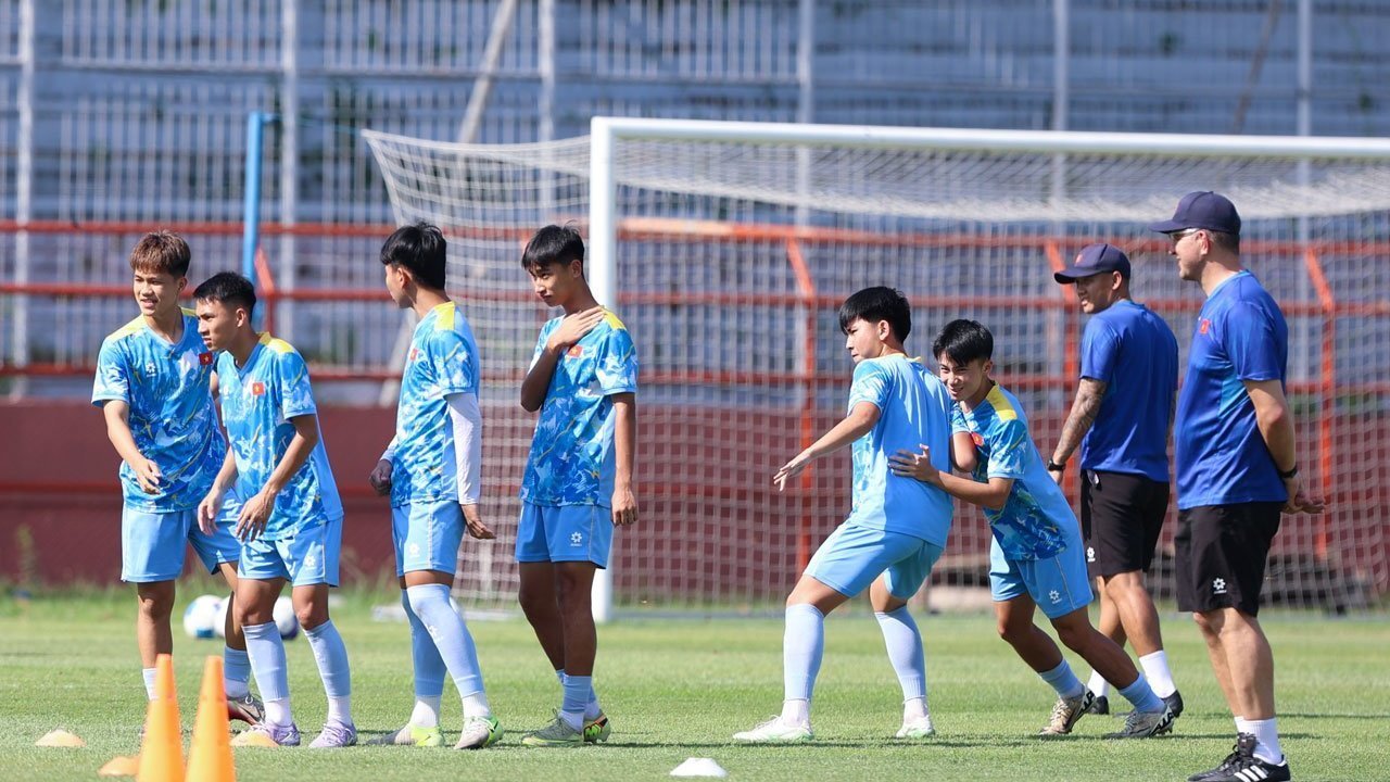 Ketika Vietnam U-17 Berlatih di Bawah Terik 35 Derajat Jelang Lawan Timnas Indonesia U-17: Tak Dapat Lapangan untuk Latihan Malam