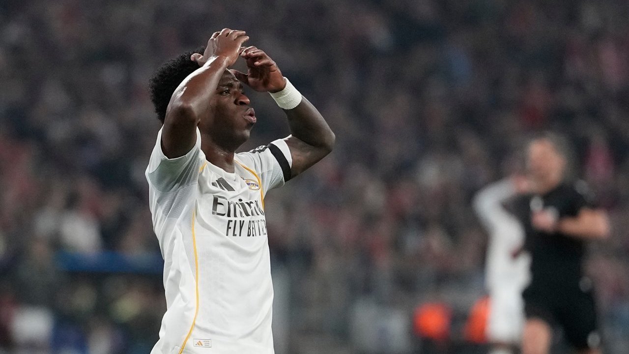 Real Madrid Didorong Jual Vinicius Junior: Jika Ada Tawaran Bagus, Lepas Saja Real Madrid Didorong Jual Vinicius Junior: Jika Ada Tawaran Bagus, Lepas Saja