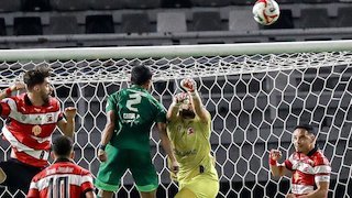 Hasil Persebaya vs Madura United: Gol Istimewa Lulinha Antarkan Sapeh Kerrab Menang dan Keluar dari Zona Degradasi BRI Super League