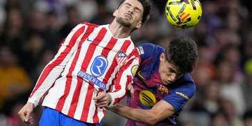 Kontroversi Kartu Merah di Atletico vs Barcelona, VAR Selamatkan Gerard Martin Kontroversi Kartu Merah di Atletico vs Barcelona, VAR Selamatkan Gerard Martin