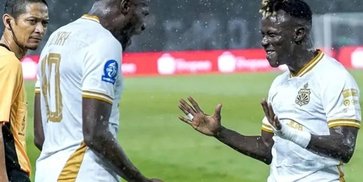 Pesona Moussa Sidibe: Pemain Johor Darul Takzim yang Gendong Bhayangkara FC dengan 8 Gol dan 5 Assist dari 9 Laga! Pesona Moussa Sidibe: Pemain Johor Darul Takzim yang Gendong Bhayangkara FC dengan 8 Gol dan 5 Assist dari 9 Laga!