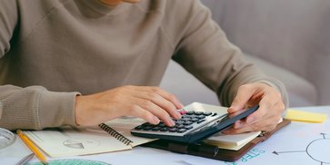 Kejar Target Finansial Seperti Kejar Gol, Cicil Emas Bisa Jadi Taktiknya