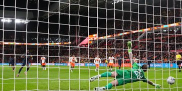 Hasil Belanda vs Ekuador: Denzel Dumfries Dikartu Merah, Oranje Ditahan Imbang La Tri Hasil Belanda vs Ekuador: Denzel Dumfries Dikartu Merah, Oranje Ditahan Imbang La Tri