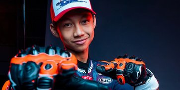 Kiandra Ramadhipa Dedikasikan Kemenangan Red Bull Rookies Cup Spanyol 2026 untuk Ayah dan Indonesia