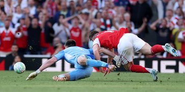 Kenapa Nick Pope Tak Dikartu Merah Usai Menjatuhkan Viktor Gyokeres?