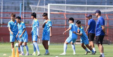 Ketika Vietnam U-17 Berlatih di Bawah Terik 35 Derajat Jelang Lawan Timnas Indonesia U-17: Tak Dapat Lapangan untuk Latihan Malam
