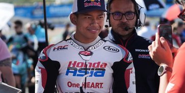 Veda Ega Pratama Dipuji Manajer Honda Team Asia Berkat Aksi Comeback Gemilang di Moto3 Spanyol 2026