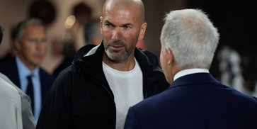 Berkali-kali Dirayu Chelsea, Berkali-kali Juga Menolak, Ini Alasan Zinedine Zidane