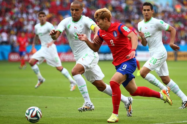 Rekam Jejak Korea Selatan di Piala Dunia: Pernah Tembus Semifinal Duel Timnas Korea Selatan vs Timnas Aljazair di Piala Dunia 2014 (c) FIFA
