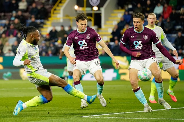 Babak Pertama Burnley vs Man City