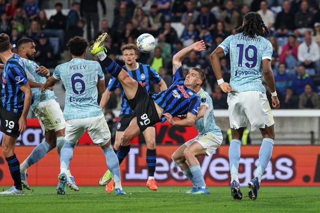 Daftar Susunan Pemain Daftar Susunan Pemain