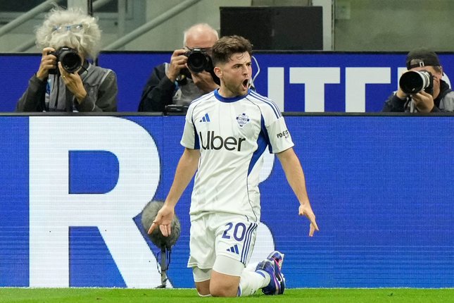 Martin Baturina merayakan golnya ke gawang Inter Milan di leg kedua semifinal Coppa Italia 2025/2026 Rabu (22/4/2026) (c) AP Photo/Luca Bruno