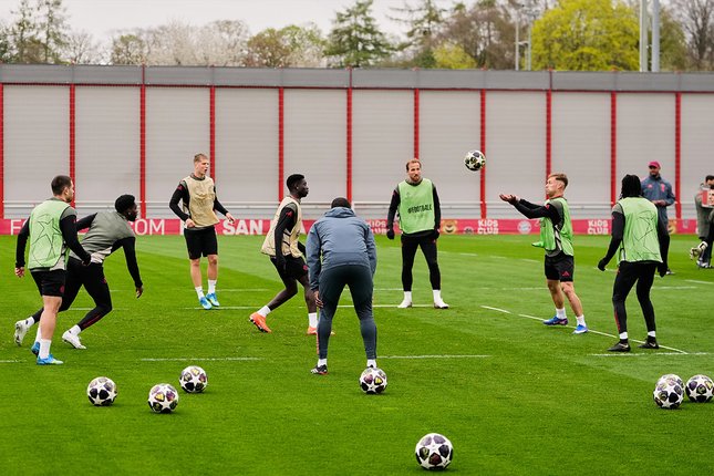 Pemain Bayern Munchen berlatih dalam persiapan jelang lawan Real Madrid di leg kedua perempat final Liga Champion, 15 April 2026. (c) AP Photo/Matthias Schrader