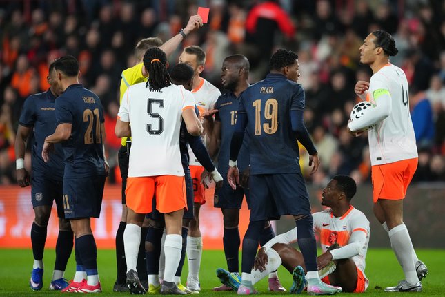 Babak Pertama Belanda vs Ekuador