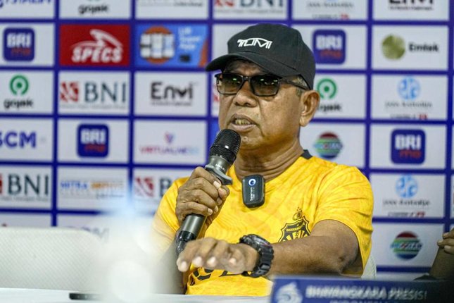 Duel Emral Abus vs Nova Arianto Jadi Sorotan Duel Emral Abus vs Nova Arianto Jadi Sorotan