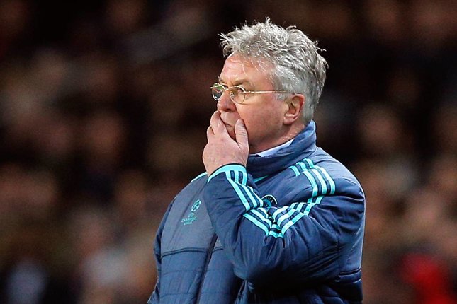 Guus Hiddink saat memimpin Chelsea dalam laga leg pertama babak 16 besar Liga Championskontra PSG di Parc des Princes, Paris, Prancis, Selasa (16/2/2016). (c) AP Photo/Christophe Ena