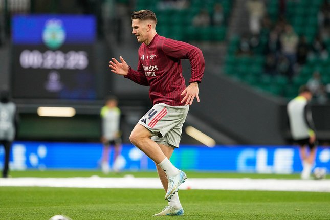 Penyerang Arsenal, Viktor Gyokeres melakukan pemanasan jelang lawan Sporting CP di leg pertama perempat final Liga Champions, 8 April 2026. (c) AP Photo/Armando Franca
