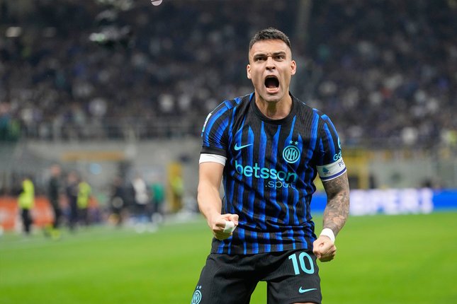 Cedera Kambuh di Otot yang Sama Pemain Inter Milan Lautaro Martinez merayakan gol pembuka yang dicetaknya pada laga Serie A/Liga Italia antara Inter vs Roma di Milan, Italia, Minggu, 5 April 2026 (c) AP Photo/Luca Bruno