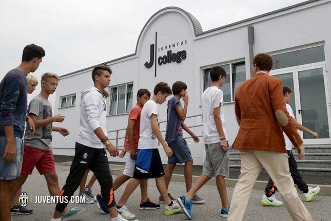 Juventus menghadirkan J College dengan menggabungkan pendidikan akademik dan pelatihan sepak bola bagi pemain muda. (c) dok.JuventusFC