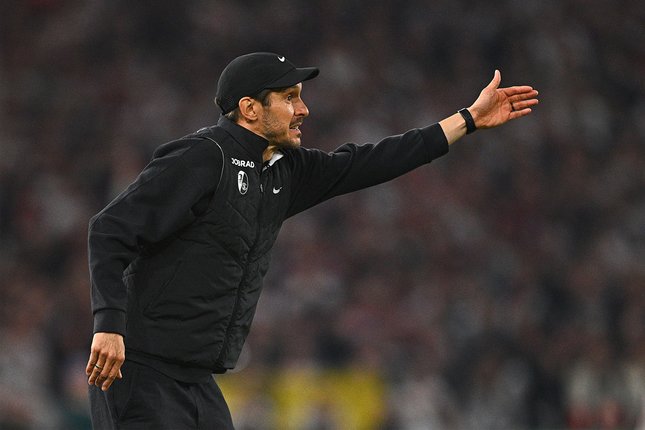 Pertahanan Jadi Senjata Utama
