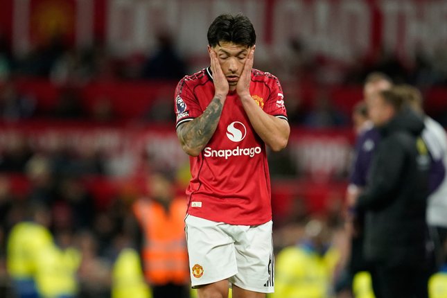 Apakah Keputusan Wasit Memberikan Kartu Merah Martinez Sudah Tepat?