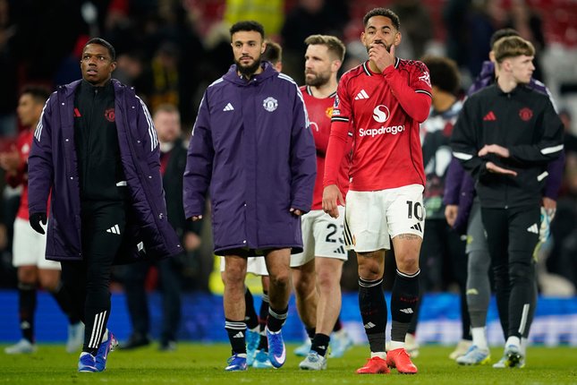 Noussair Mazraoui Tampil Off-Form