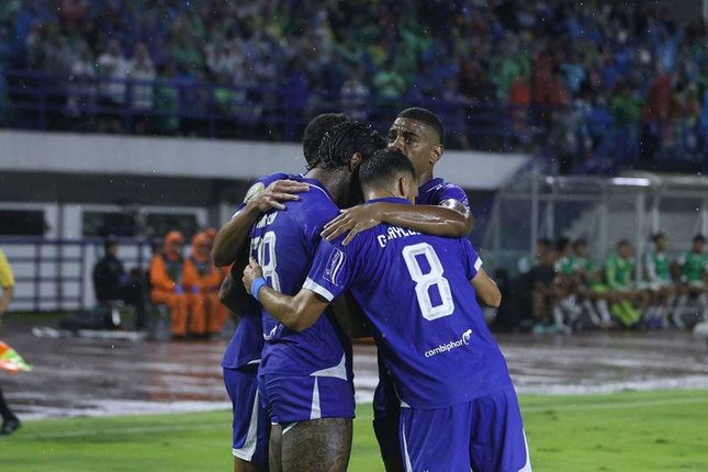 Selebrasi pemain Persib Bandung saat melawan Bali United di lanjutan BRI Super League. (c) dok.Persib