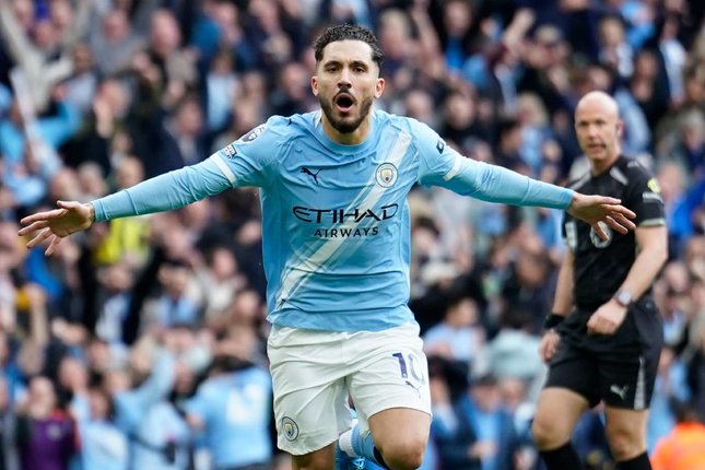 2. Rayan Cherki Jadi Pembeda