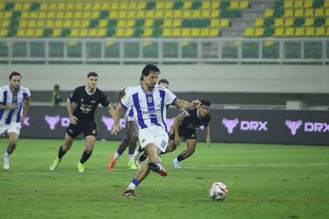 Protes Keras Terkait Kepemimpinan Wasit