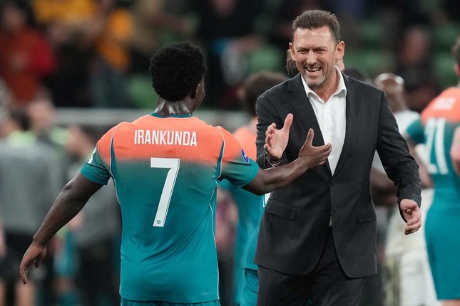 Pelatih Australia: Tony Popovic Pelatih Australia: Tony Popovic