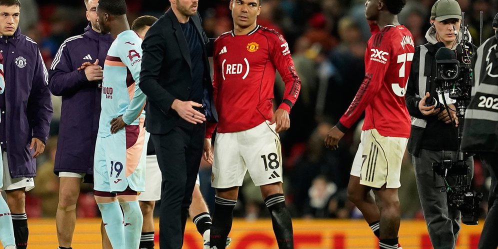 Alasan Casemiro Dukung Man United Pertahankan Michael Carrick: Punya Sentuhan Ala Ancelotti!