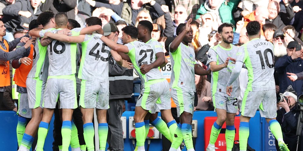 Man City kirim pesan tegas ke Arsenal lewat bantai Chelsea 3-0 
Kemenangan telak di Stamford Bridge Minggu malam ini bikin perburuan gelar makin panas.
Arsenal harus waspada — City sedang dalam momentum terbaiknya ⚽