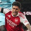 Momen Memalukan Piero Hincapie di Laga Arsenal vs Burnley: Celananya Melorot Saat Duel di Pinggir Lapangan!