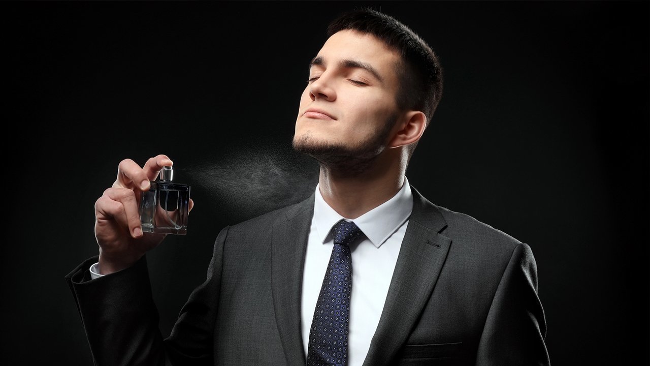 Biar Parfum Pria Nggak Cepat Hilang, Coba Teknik Layering yang Simpel Ini