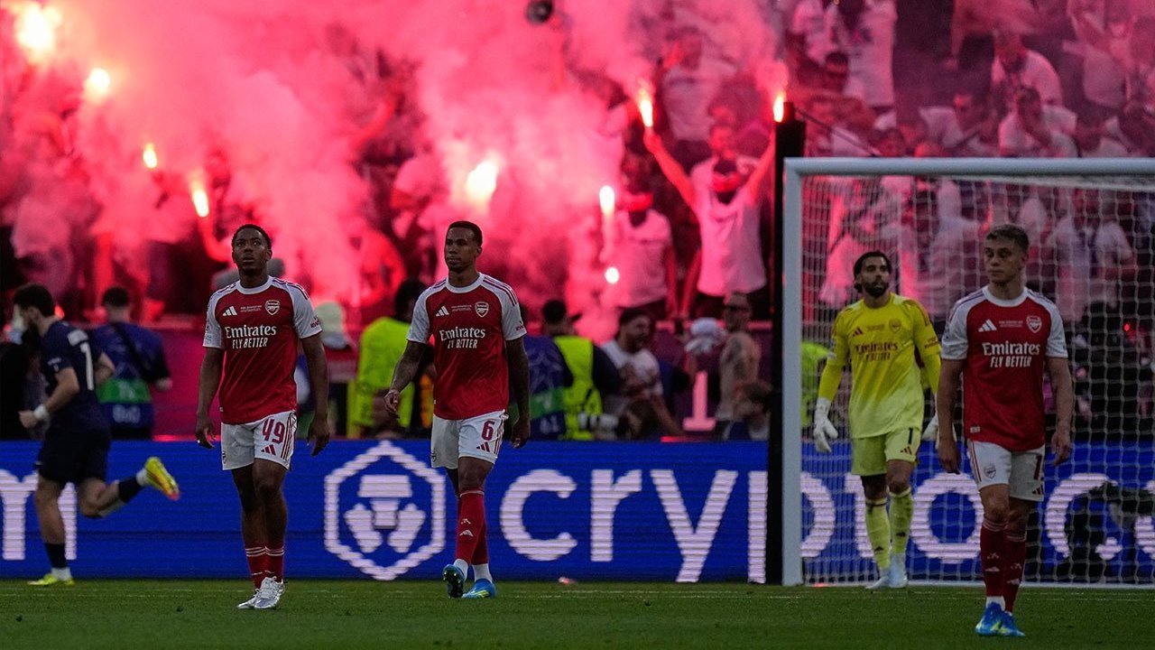 Ketika Bola Terakhir Melayang ke Langit Budapest: Malam Arsenal Kehilangan Mimpi Liga Champions Ketika Bola Terakhir Melayang ke Langit Budapest: Malam Arsenal Kehilangan Mimpi Liga Champions