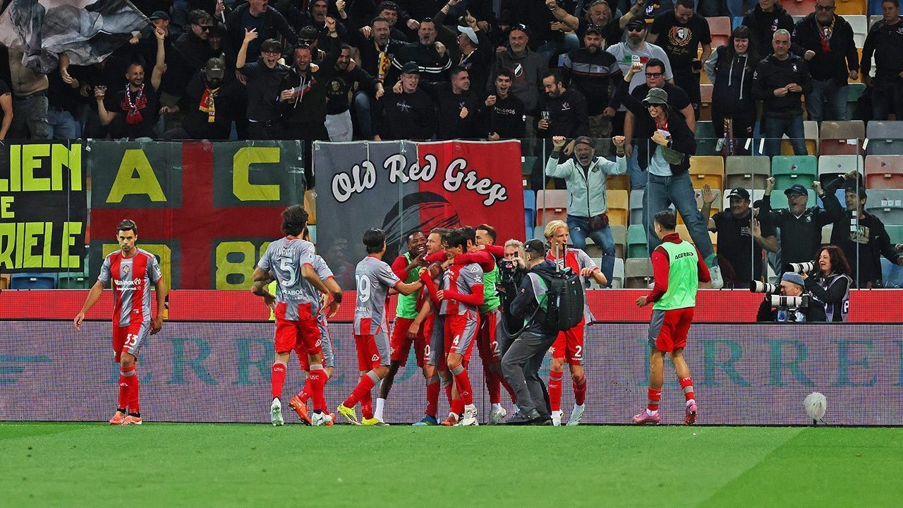 Rapor Merah Serie A: Hina dan Dorong Wasit, Pemain Cremonese Dijatuhi Hukuman Berat Rapor Merah Serie A: Hina dan Dorong Wasit, Pemain Cremonese Dijatuhi Hukuman Berat