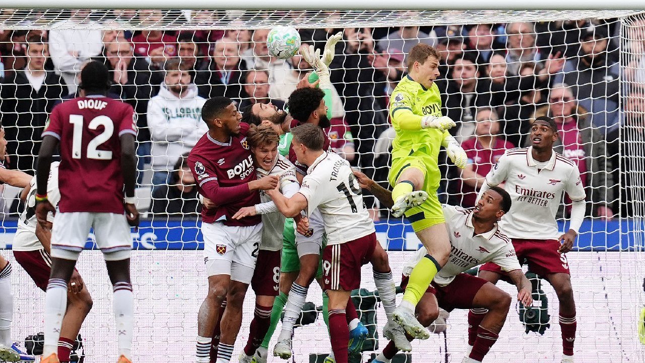 Premier League Makin Chaos: Trik Set Piece, Kontroversi VAR, dan Duel-Duel Brutal Premier League Makin Chaos: Trik Set Piece, Kontroversi VAR, dan Duel-Duel Brutal