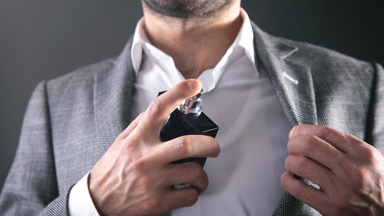 Cara Memilih Parfum Sesuai Personality Pria, Tentukan Taktik Aroma yang Sesuai Karakter Biar Makin On Point! Cara Memilih Parfum Sesuai Personality Pria, Tentukan Taktik Aroma yang Sesuai Karakter Biar Makin On Point!