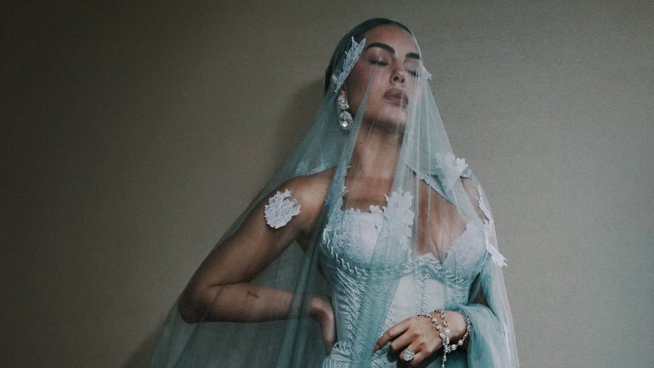Baru Sehari, Foto Bikini Georgina Rodriguez di Instagram Sudah Tembus 1,4 Juta Likes!