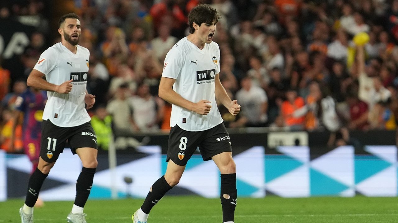 Hasil Valencia vs Barcelona: Tiga Gol Babak Kedua Hancurkan Barca di Mestalla Hasil Valencia vs Barcelona: Tiga Gol Babak Kedua Hancurkan Barca di Mestalla