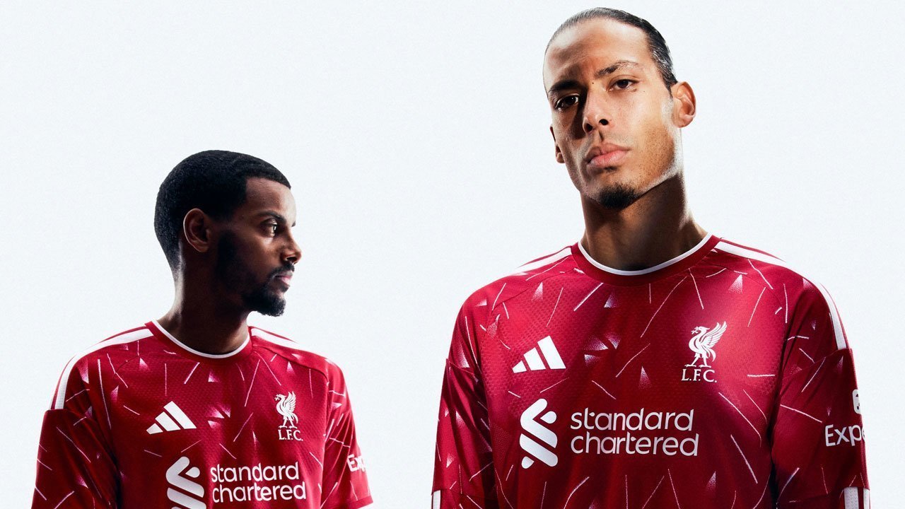 Retro Banget! Liverpool Rilis Jersey Home 2026/2027 yang Bikin Fans Nostalgia Era Emas