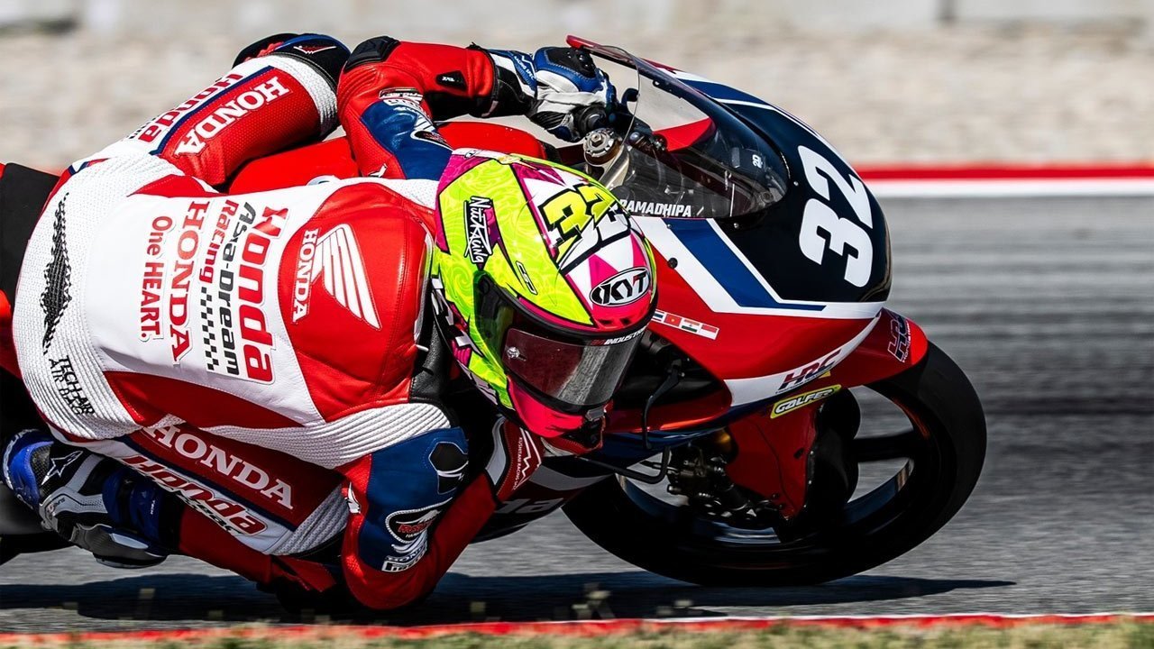 Kemenangan Sempat di Depan Mata, Kiandra Ramadhipa Finis Kelima di Race 1 Moto3 Junior Catalunya 2026 Kemenangan Sempat di Depan Mata, Kiandra Ramadhipa Finis Kelima di Race 1 Moto3 Junior Catalunya 2026