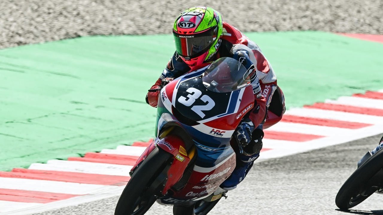 Kiandra Ramadhipa Kumandangkan 'Indonesia Raya' Usai Menangi Balapan Moto3 Junior 2026 Seri Portugal Kiandra Ramadhipa Kumandangkan 'Indonesia Raya' Usai Menangi Balapan Moto3 Junior 2026 Seri Portugal