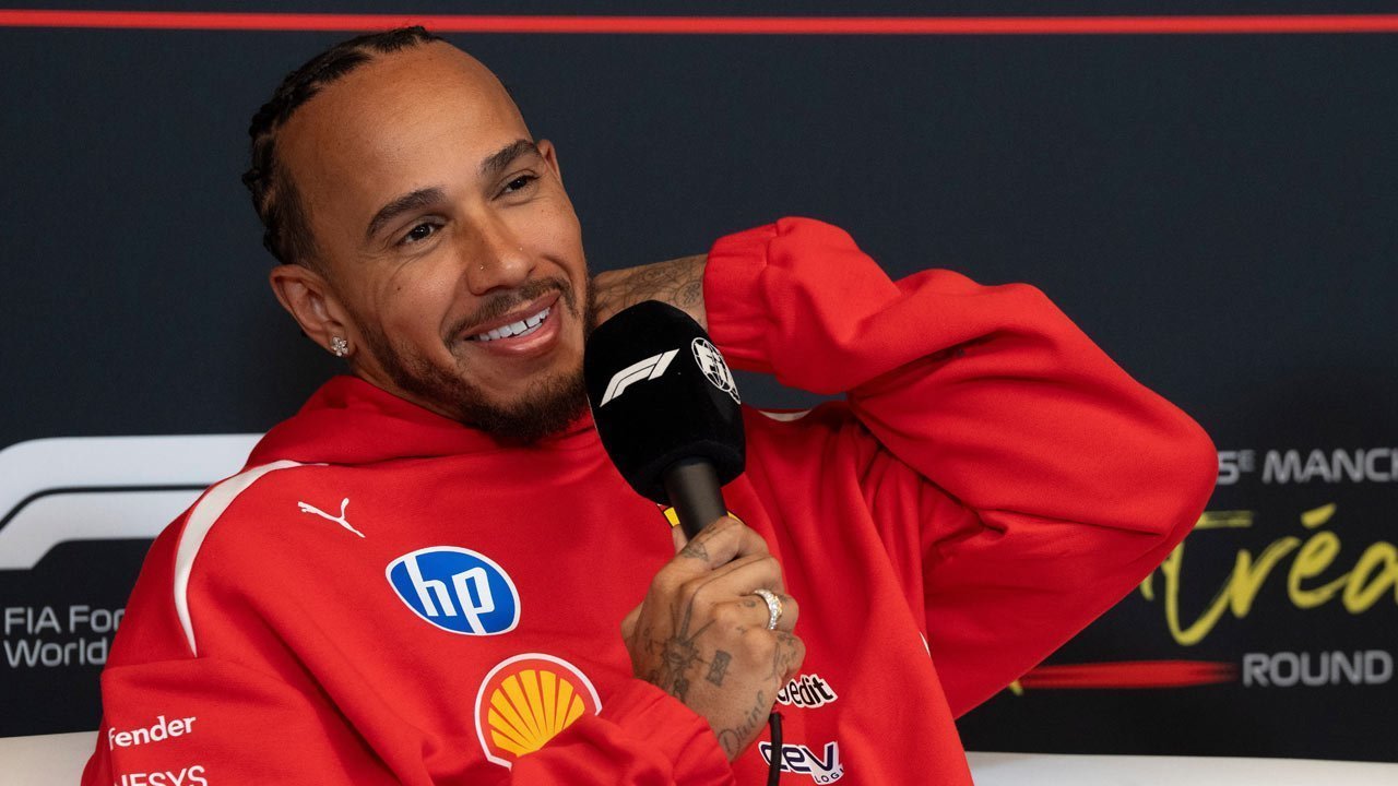 Lewis Hamilton Tepis Isu Ingin Pensiun dari Formula 1 dalam Waktu Dekat: Saya Masih Lama di Sini! Lewis Hamilton Tepis Isu Ingin Pensiun dari Formula 1 dalam Waktu Dekat: Saya Masih Lama di Sini!