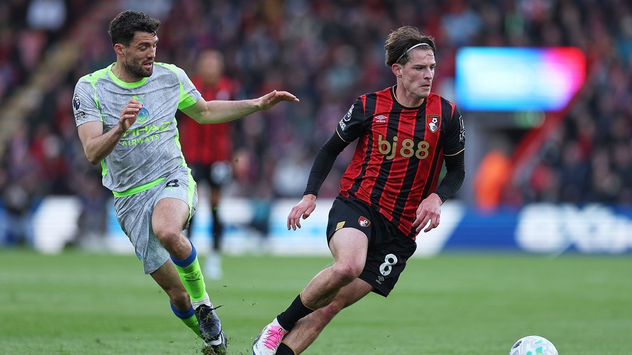 Andai Fernandes Lepas, MU Bakal Kejar Gelandang Bournemouth Ini Andai Fernandes Lepas, MU Bakal Kejar Gelandang Bournemouth Ini