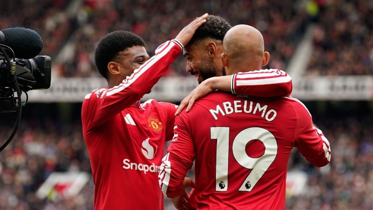 Kontroversi Gol Man United vs Nottingham Forest: Eks Wasit Premier League Sebut Harusnya Dianulir VAR Kontroversi Gol Man United vs Nottingham Forest: Eks Wasit Premier League Sebut Harusnya Dianulir VAR