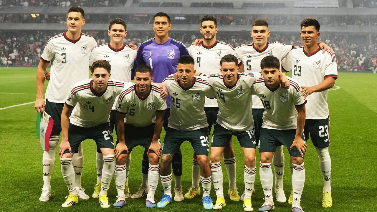 Meksiko Rilis Skuad Sementara untuk Piala Dunia 2026: Tanpa Hirving Lozano, Raul Jimenez Pimpin Lini Serang El Tri Meksiko Rilis Skuad Sementara untuk Piala Dunia 2026: Tanpa Hirving Lozano, Raul Jimenez Pimpin Lini Serang El Tri