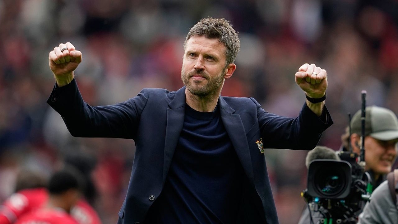 Michael Carrick Buka Suara Soal Blunder Pemain MU Saat Tekuk Liverpool: Itu Bagian dari Sepak Bola!